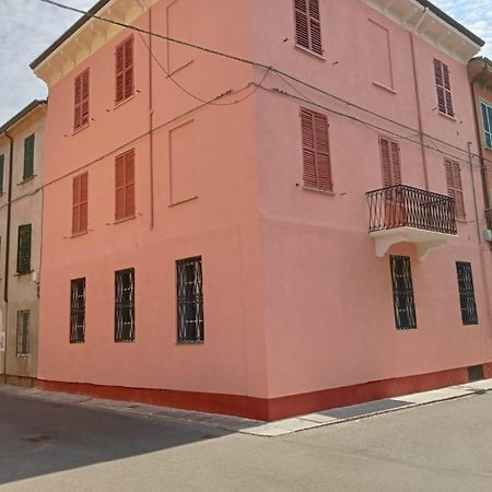 Fiore Apartments Fiorenzuola dʼArda Екстериор снимка