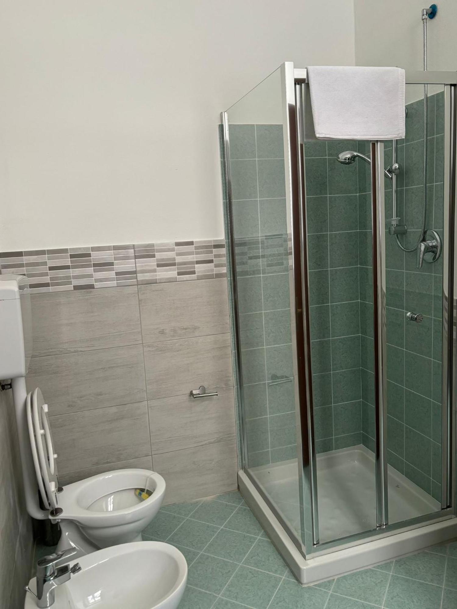Fiore Apartments Fiorenzuola dʼArda Екстериор снимка