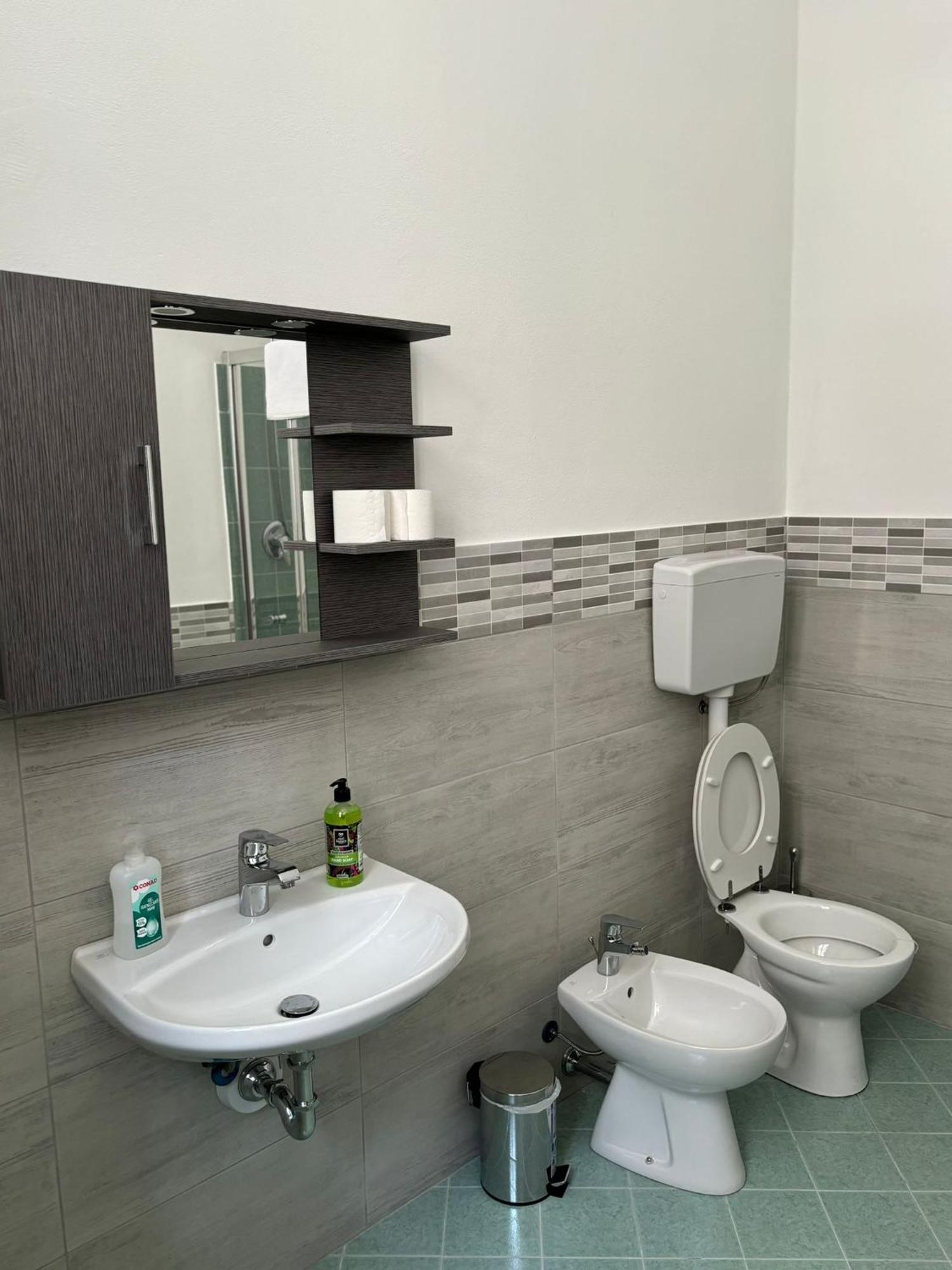 Fiore Apartments Fiorenzuola dʼArda Екстериор снимка